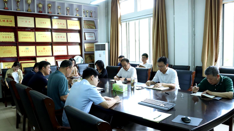 学院党委理论学习中心组开展集体...